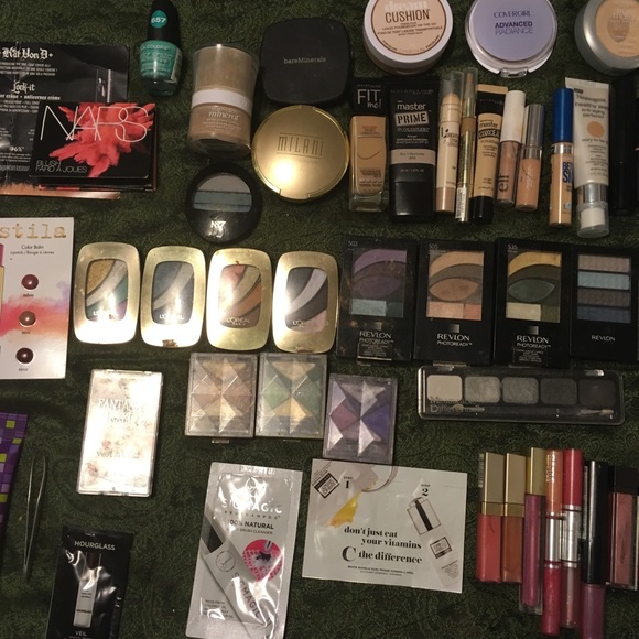 🌟FREE MAKE UP🌟 SOLD!!! - Picture 2 of 8